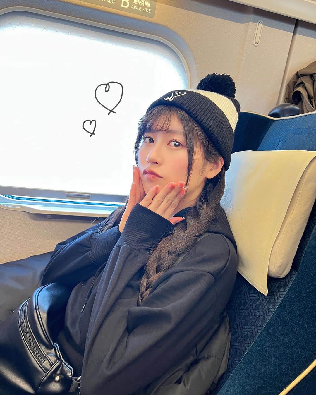 のインスタグラム：「puma×amiparisのコラボニット帽！お気に入りです🖤🤍  あ、この牛すき×焼肉弁当もお気に入り…🤤笑  #amiparis #puma #ニット帽 #ニット帽コーデ #ブラックコーデ #パーカーコーデ」