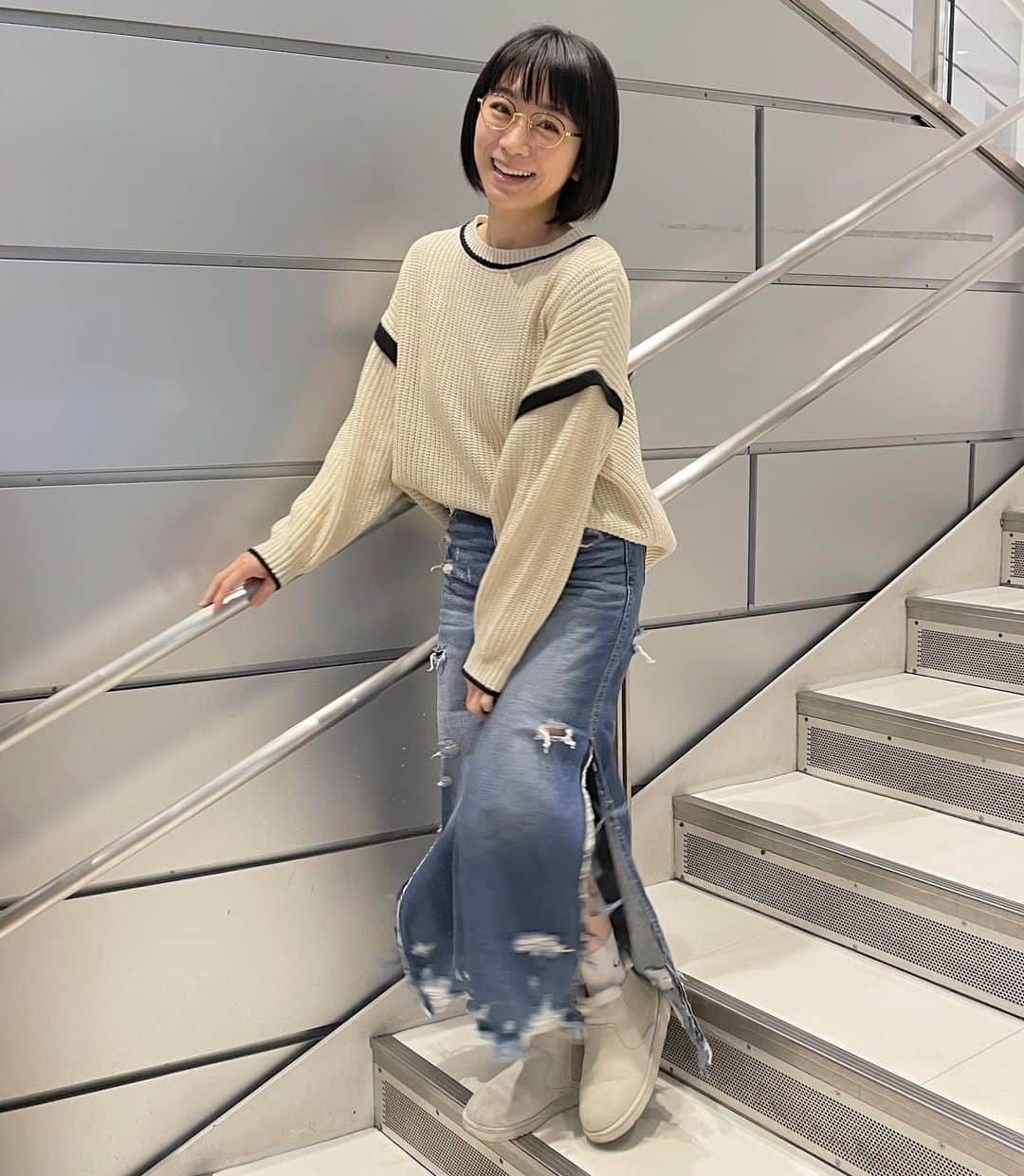 時東ぁみさんのインスタグラム写真 - (時東ぁみInstagram)「渋谷クロスFM『時東ぁみの防災士RADIO』昨日の衣装☆ ・ 昼間は暖かったからスリット大きめのタイトスカートでも寒くなかったけど、夜はまだ寒かった〜 中はしっかり防寒してますがw ・ 白のムートンブーツは汚れてるように見えるけど、影ですからねー！！ ちゃんと綺麗に履いてます！！ ・ #時東ぁみ #ラジオ #radio #生放送 #渋谷クロスFM #時東ぁみの防災士radio #パーソナリティ #防災士 #水曜日 #wednesday #防災 #楽しく学ぶ  #衣装 #ニット #knit #スカート #skirt #タイトスカート #tightskirt #ブーツ #ムートンブーツ #boots #shein #メガネ #glasses #steady」2月9日 12時08分 - amitokito