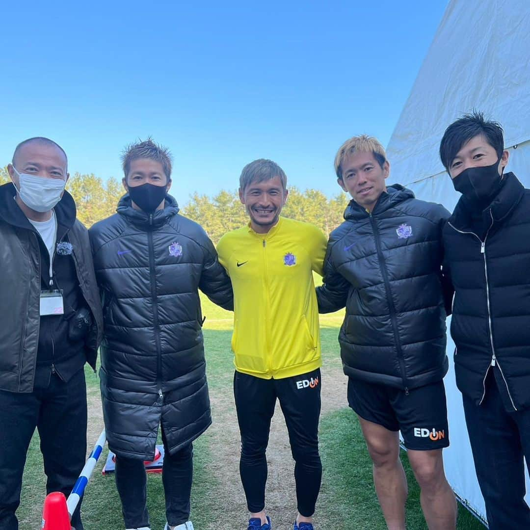 森崎浩司さんのインスタグラム写真 - (森崎浩司Instagram)「宮崎キャンプも残りわずか⚽️ Jリーグ開幕も近づいてきているので、怪我なくコンディションを整えてもらいたいです😊  @sanfrecce.official  @aoyama.6_official  @sio12533  @taishi.official0822  @m.hiroya_official  @yasutaka_sf_m」2月9日 12時09分 - koji.morisaki77