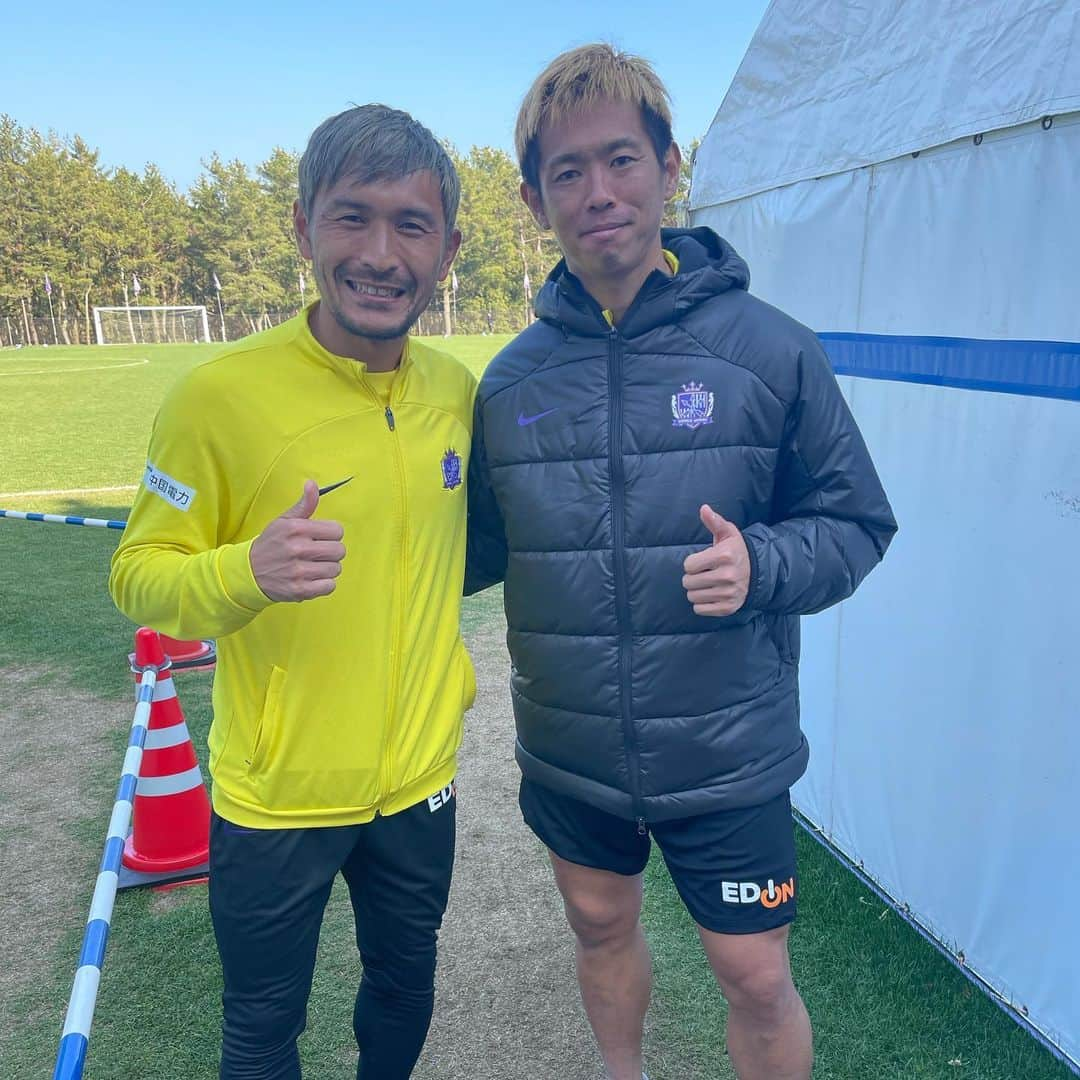 森崎浩司さんのインスタグラム写真 - (森崎浩司Instagram)「宮崎キャンプも残りわずか⚽️ Jリーグ開幕も近づいてきているので、怪我なくコンディションを整えてもらいたいです😊  @sanfrecce.official  @aoyama.6_official  @sio12533  @taishi.official0822  @m.hiroya_official  @yasutaka_sf_m」2月9日 12時09分 - koji.morisaki77