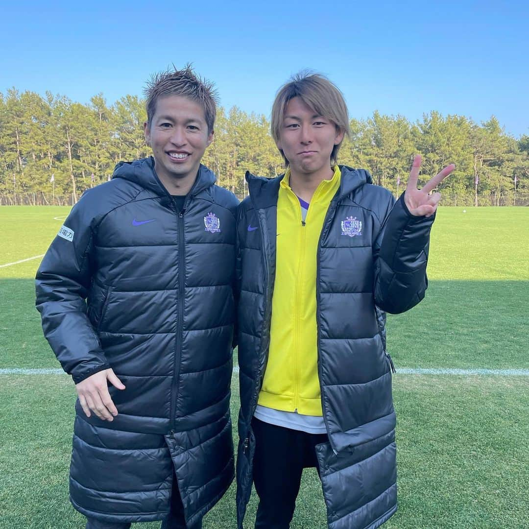 森崎浩司さんのインスタグラム写真 - (森崎浩司Instagram)「宮崎キャンプも残りわずか⚽️ Jリーグ開幕も近づいてきているので、怪我なくコンディションを整えてもらいたいです😊  @sanfrecce.official  @aoyama.6_official  @sio12533  @taishi.official0822  @m.hiroya_official  @yasutaka_sf_m」2月9日 12時09分 - koji.morisaki77