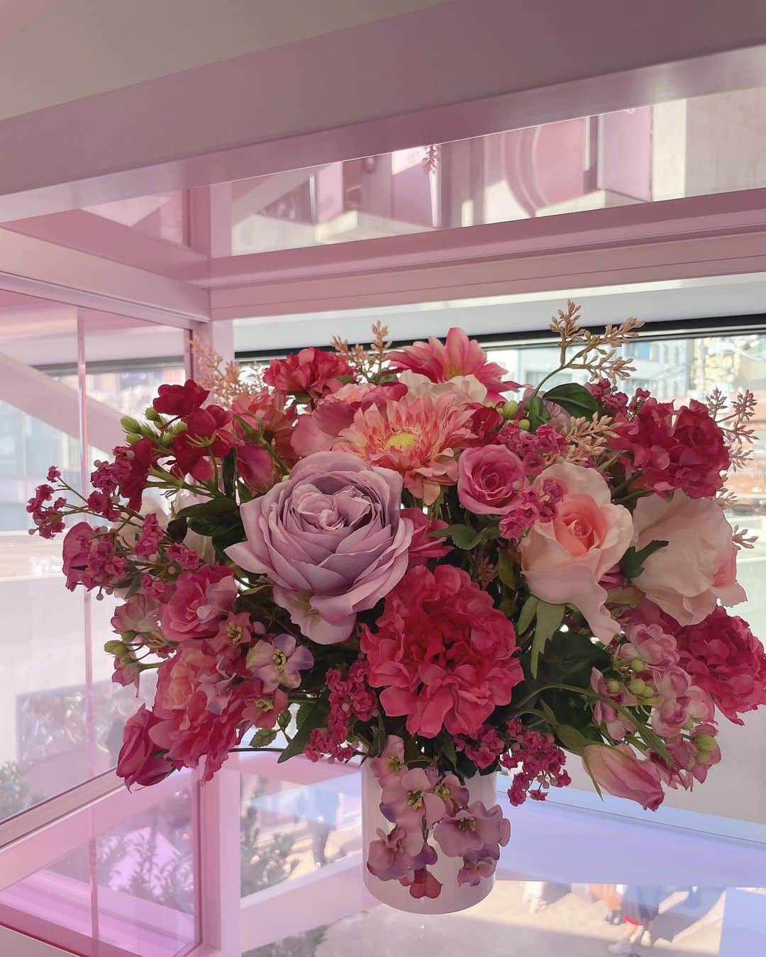 Miku Hirata 平田未来さんのインスタグラム写真 - (Miku Hirata 平田未来Instagram)「💐 DIOR BLOOMING LOVE GARDEN💐 ディオール 「ブルーミング ラブ ガーデン」に行ってきました🎀  お花とピンクがたくさんあって 癒されつつ  DIORの世界観を堪能💕  お友達と楽しみました✨  ショップでは お買い物もできて 充実🥺  時間が足りず カフェには寄れなかったけど  また次回☕️💕  #diorbloominglovegarden #diorbloom #dioraddictlipstick #ディオールブルーミングラブガーデン #ディオールブルーミングガーデン #ディオールポップアップ #ディオールリップ #missdiorforlove #missdioreaudeparfum #ミスディオール   👗 #chesty #チェスティワンピース #チェスティワンピース #花柄刺繍ワンピース」2月9日 18時56分 - miku.hirata