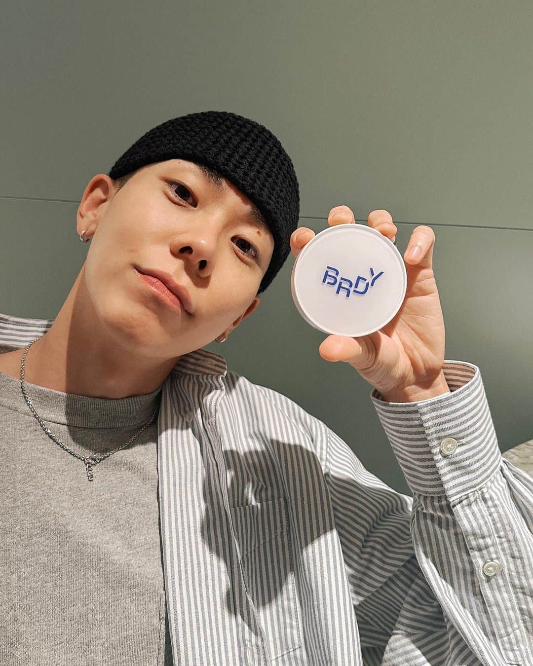ロコのインスタグラム：「비레디 블루쿠션으로 맑은 날씨 낭비 말고 어서 @b.ready__official 여! 🪩🔵 올영ㄱㄱ   #비레디 #블루쿠션 #광고」