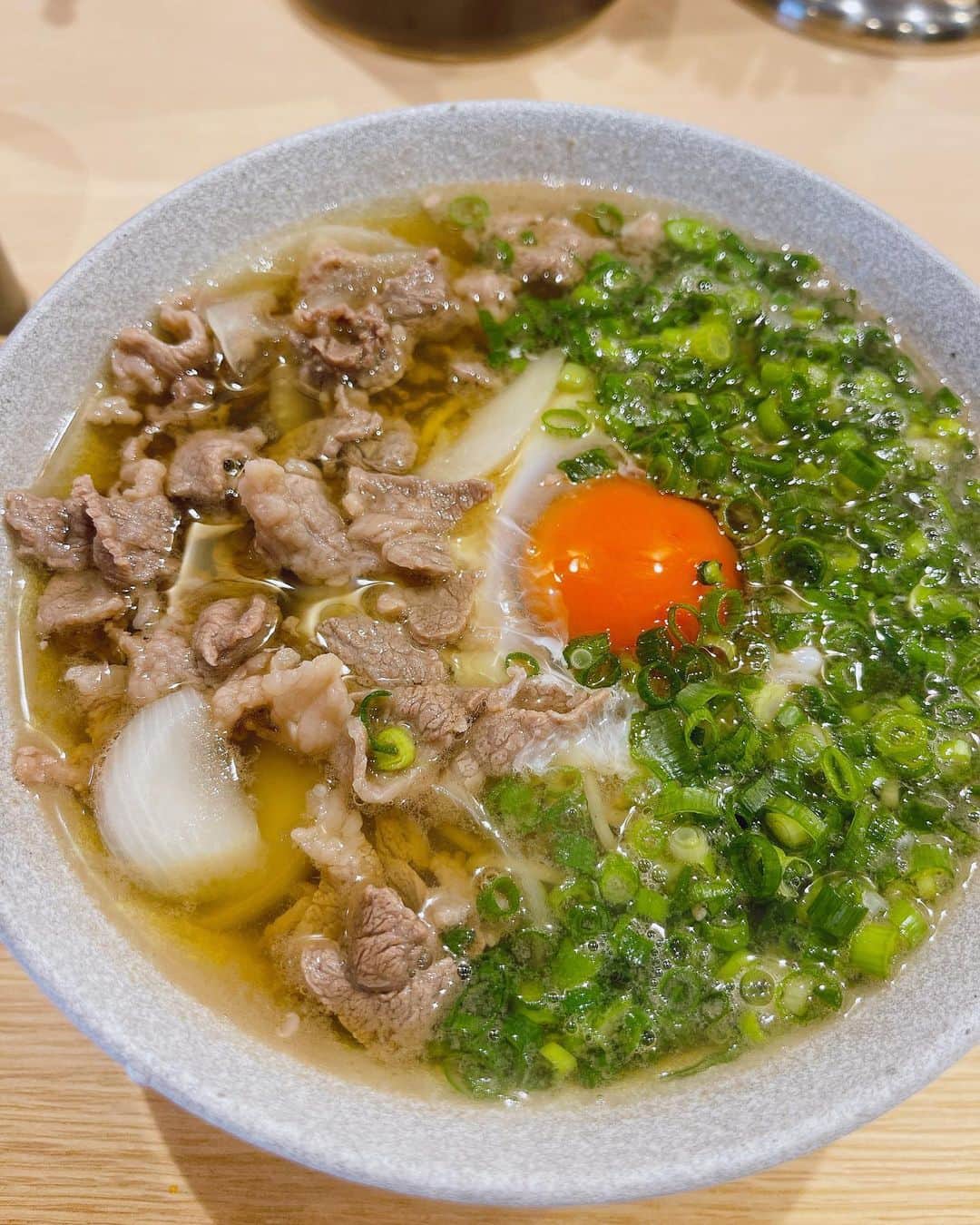 土肥ポン太のインスタグラム：「最近、天満橋にオープンした知人のお店「あぼす(ABOS)」さんに行った。関西では珍しい立ち食いそば屋さん。立ち食いで食べるのが勿体無いと思えるほど美味しくて、出汁、素材も良かった！ 雰囲気も新しい蕎麦屋感がありましたー！ また、いこ。  大阪府大阪市中央区大手前1-6-4 リップル天満橋ビル 1F  #蕎麦　#大阪グルメ  #天満橋グルメ  #おそば」
