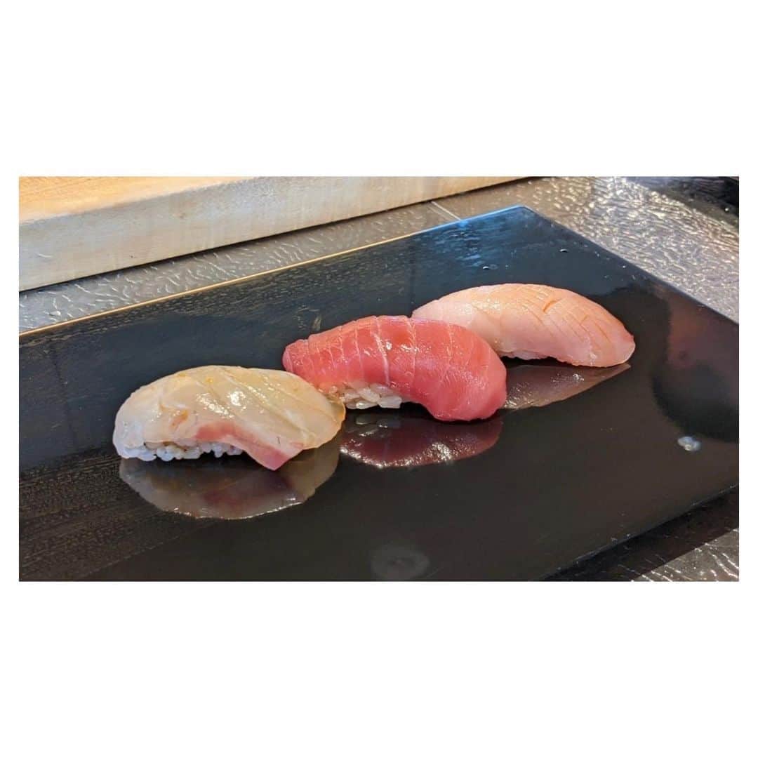 桐山漣のインスタグラム：「・ 三貫入魂！！！ どんなもんだい　 　  #握らせてもらった寿司たち #ぴあ連載中」