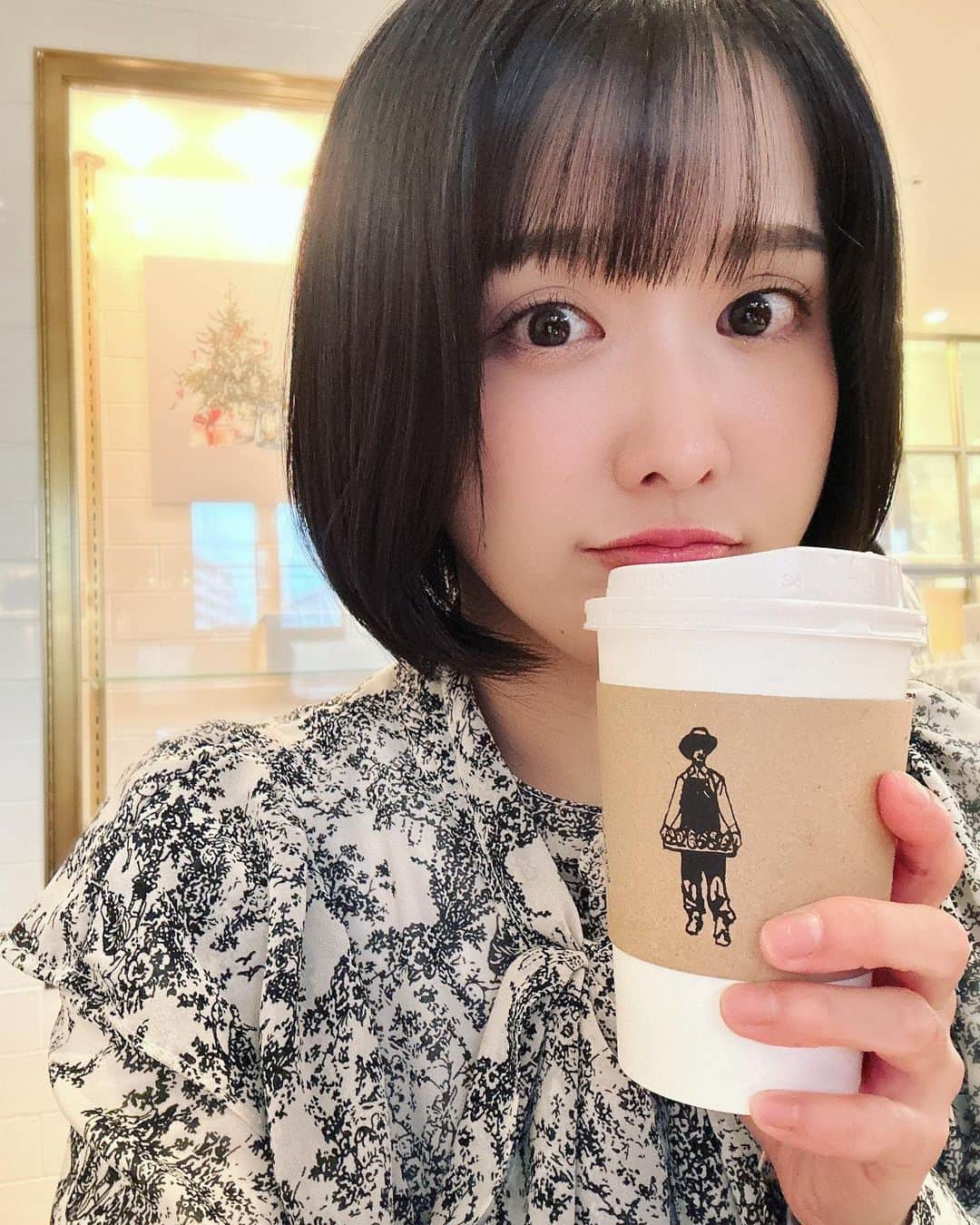 髙橋明日香のインスタグラム：「カフェに行きたい ゆったりコーヒー飲みたい☕️  #cafe #coffee #coffeetime  #カフェ巡り #カフェ #ブレッドワークス天王洲  #breadworkstennoz」