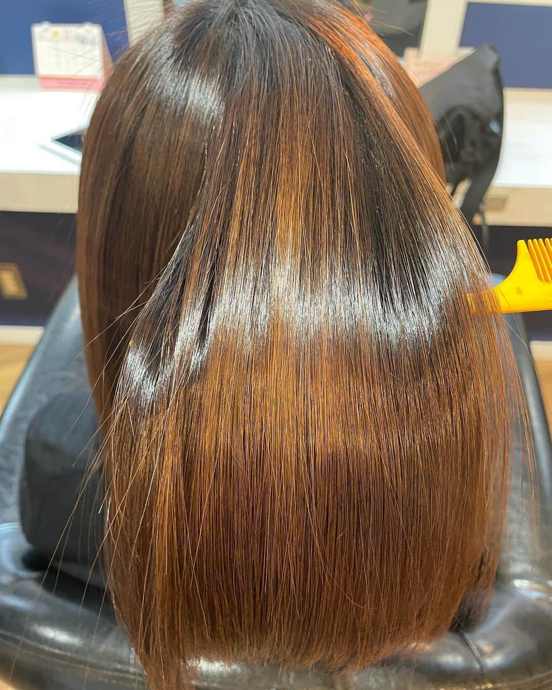 kouzuma ショートマスターのインスタグラム：「こんにちは！  hair&spa an contourのBossコウズマです・・。  ツヤツヤの髪の毛を維持するには キレイな髪のベースを作ってあげることをお勧めします！  そこから定期的な髪質改善で髪に栄養補給をして 髪に艶感と柔らかい感触をキープしてあげることが キレイなツヤ髪を維持する秘訣です！  ご自宅でのケアもめちゃくちゃポイントになるので ご来店された際にお伝えしますね・・・。  髪質改善ツヤ髪エステ S・・¥10000 M・・¥12000 L・・¥14000 （税別）  髪質改善ツヤ髪縮毛矯正 S・・¥20000 M・・¥22000 L・・¥24000 （税別） ポイントは応相談可能です  #下赤塚美容院 #下赤塚縮毛矯正 #髪質改善 #東武練馬縮毛矯正 #成増縮毛矯正 #下赤塚髪質改善 #成増美容院 #成増髪質改善 #トリートメント #ツヤ髪エステ　 #髪質改善ストレート #縮毛矯正」