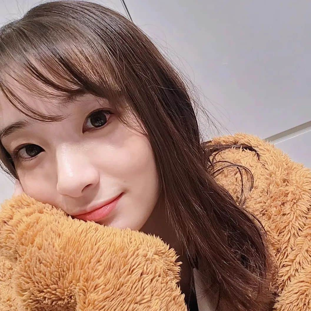 ROIのインスタグラム：「足立梨花さんにご来店いただきました❤️ 担当はいつもディレクター野口. 新しい作品、楽しみにしています😊 いつも有難うございます🥰. . #足立梨花 さん🥰. #ROI #hairsalon #hairarrange #haircut #haircare #hairfashion #hairtreatment #青山ヘアサロン #表参道ヘアサロン #青山美容室 #表参道美容室 #髪質改善メニュー #髪質改善 #髪質改善トリートメント #髪質改善サロン #美髪チャージ #美髪ケア #美髪 #美髪になりたい #ヘアケア #ヘアケアサロン #ヘアケア方法 . . . #Repost @adacchee  —— 💇‍♀️✨️ @roi_salon  野口さんカット✂️  #ROI #美容院 #イメチェン #明日から #新しい作品 #がんばりまーす」