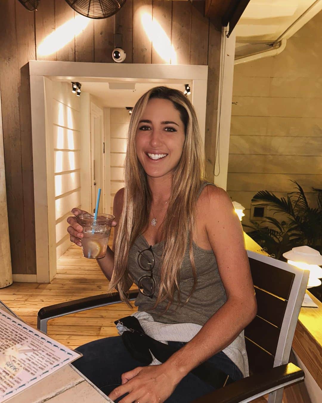 ジェイ・マリー・グリーンのインスタグラム：「29 and feeling great! ✨💛🍹」