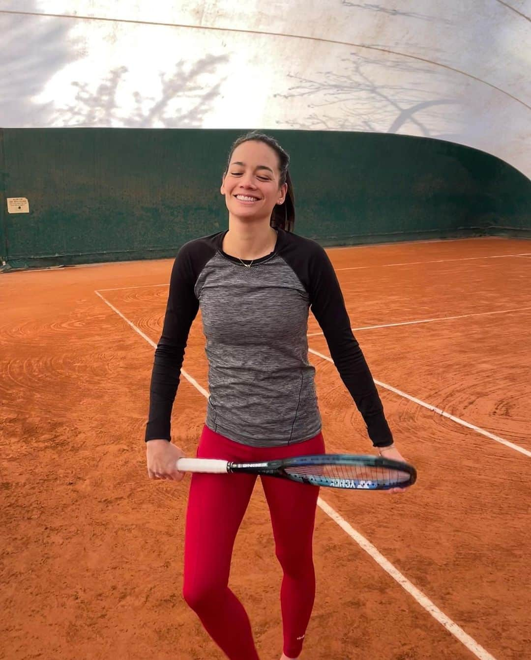 アリゼ・リムさんのインスタグラム写真 - (アリゼ・リムInstagram)「Hiii 🎾   Finally got to hit with my new rackets ❤️」2月10日 2時37分 - alizelim