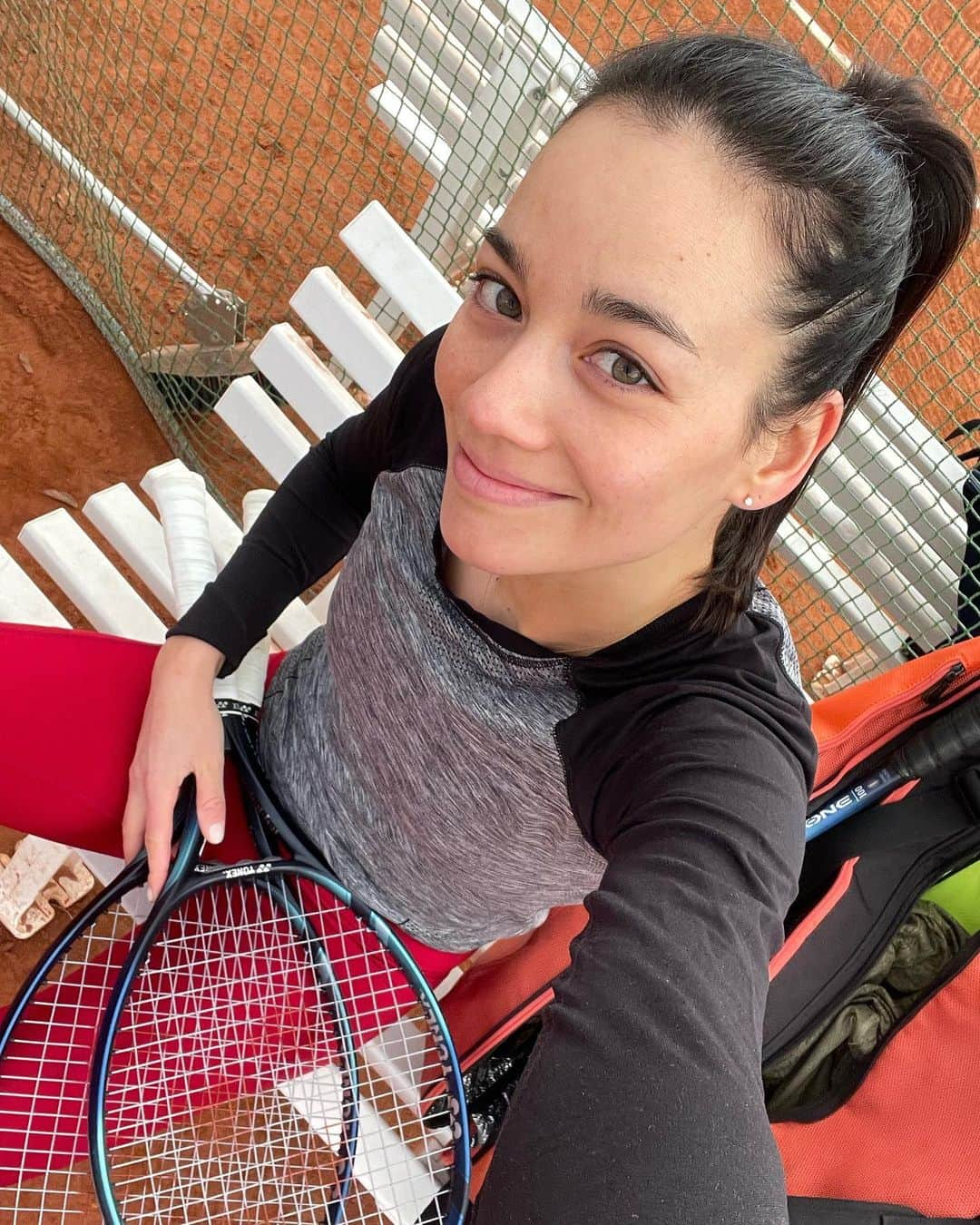 アリゼ・リムさんのインスタグラム写真 - (アリゼ・リムInstagram)「Hiii 🎾   Finally got to hit with my new rackets ❤️」2月10日 2時37分 - alizelim