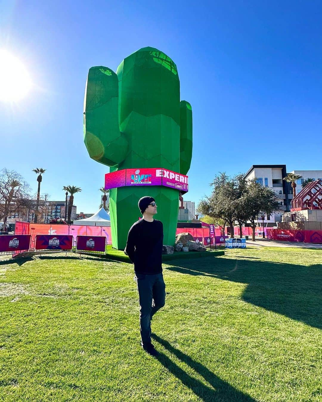 トム・リントンのインスタグラム：「Calm before the storm. We’re playing a free show for @azsuperbowl on the @verizon stage at Hance Park tonight. Come check us out! 📸: @joylinton」