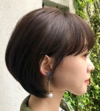 楽天ビューティのインスタグラム：「ヘアスタイル紹介 ✂︎... 奥行きのあるグラボブ🫧 by Que hair さん  イングラデーションを活かした 奥行きのあるグラボブ🫧  自然に内巻きになるので スタイリングも楽ちんに...🤍  Que hair さん、 ご協力いただきありがとうございました🤍  --------ヘアスタイル投稿 募集中--------  皆さまの素敵なヘアスタイルを募集中🤍  #rakuten_beauty をタグ付けいただいた ヘアスタイルの中から担当者がピックアップして ご紹介させていただきます。 ぜひご投稿ください✨  ------------------------------------  ●毎月開催！楽天ポイントが当たるキャンペーン  ネット予約・施術完了＋エントリーで 毎月楽天ポイントが当たります💕  1位　1万ポイント（5名）🤗 2位　5,000ポイント（10名）😆  この楽天ポイントは楽天市場で使えるから 高品質ドライヤーやコスメも買えちゃう！  また、コンビニやドラッグストアでも 使えますよ🤍  次回予約の足しにするのも良いかも✨  　▼条件詳細はこちらから 　https://beauty.rakuten.co.jp/cnt/topics/campaign/present/ 　（もしくは、プロフィール欄のリンクツリーから飛べます🤍）  ご応募お待ちしています💕  ------------------------------------  #グラボブ #大人ボブ #ショート #アレンジ #ヘアサロンモデル #ヘアカラー #サロモ #大人ヘア #丸みショート #大人かわいい #ミディアムスタイル #波巻き #美容室 #ヘアサロン #楽天ビューティ #ポイ活 #楽天ポイント」