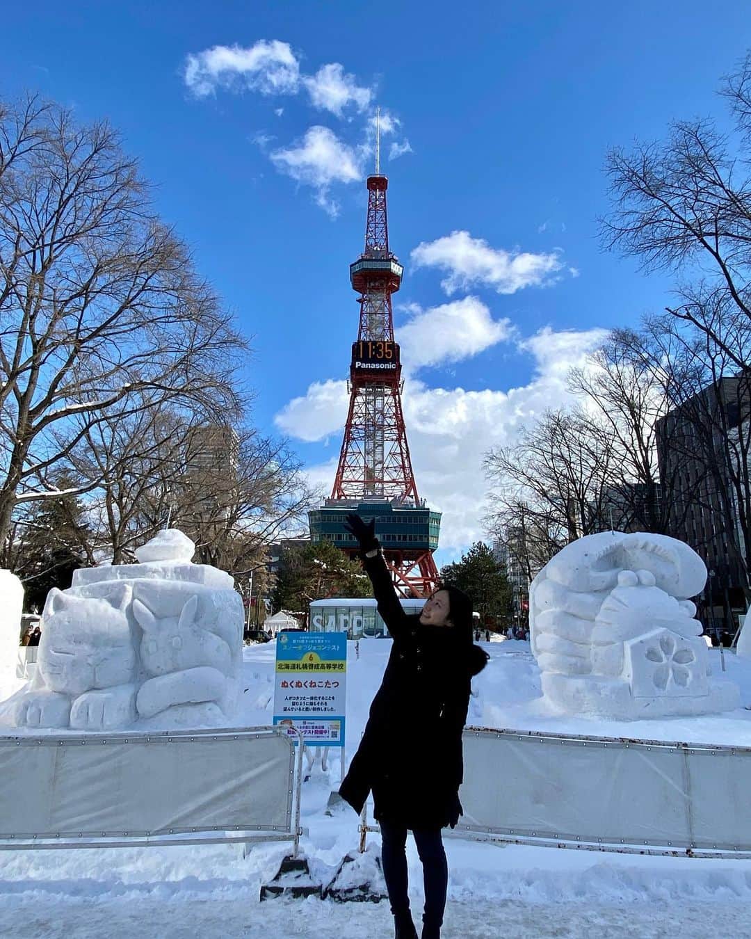 里彩さんのインスタグラム写真 - (里彩Instagram)「初めての雪まつり❄️🤍 大迫力でした😳 恐竜のぼつぼつが一番印象的、、すごかった🦖」2月9日 19時46分 - risa_gram611