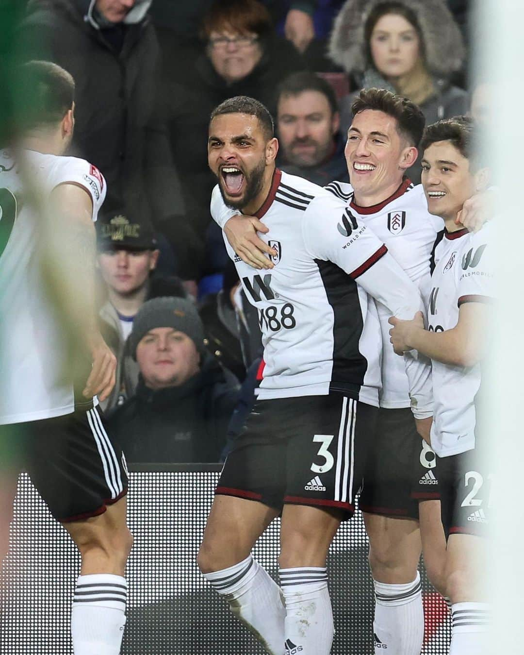 ライヴィン・クルザワのインスタグラム：「2️⃣ goals, 1️⃣ assist. Loving the @emiratesfacup. 🏆」