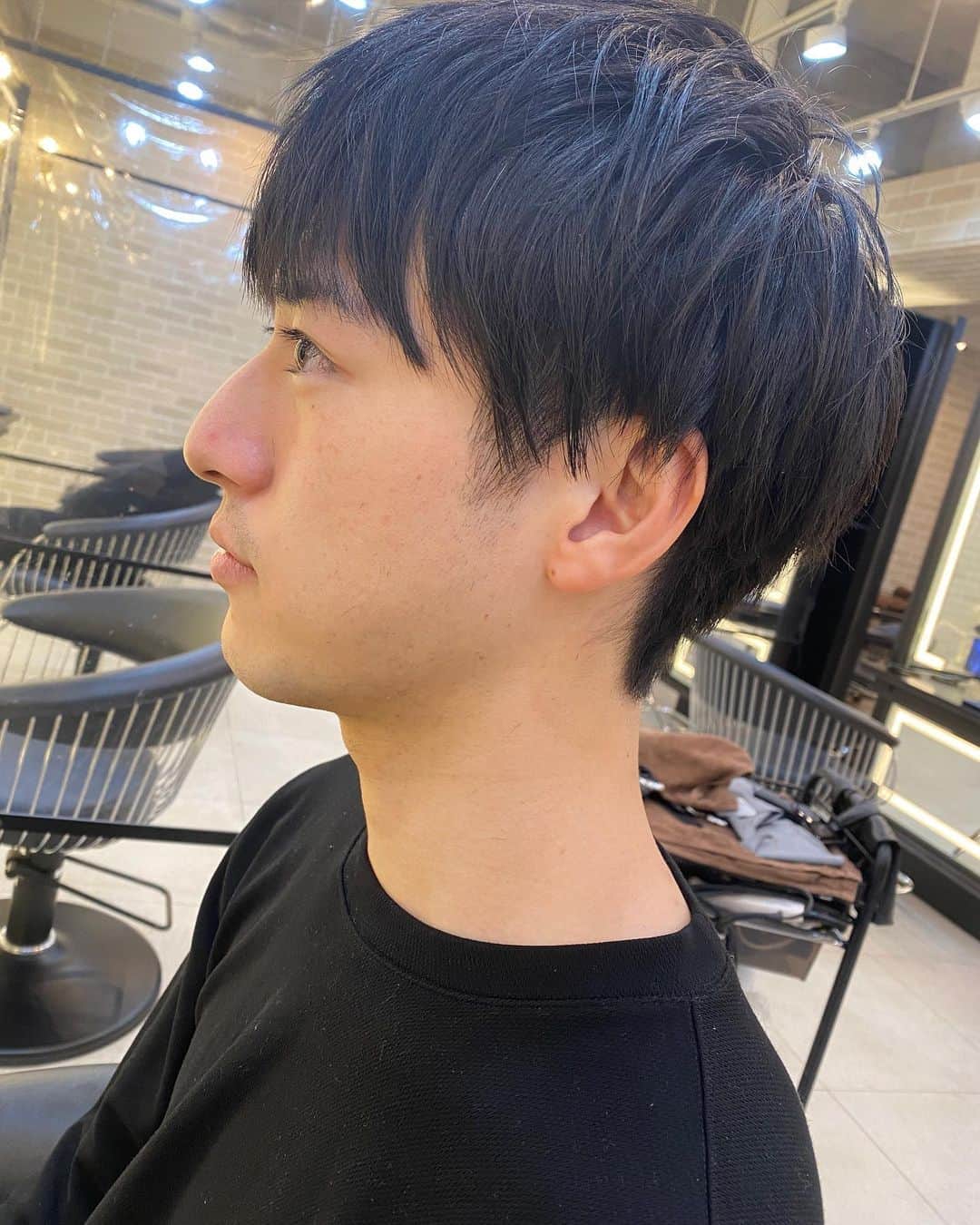 村川翔一のインスタグラム：「作品に向けて髪切りました！  いつもより少しだけ長め🤏  #髪型 #ヘアカット #haircut  #newhair #newhaircut #newhairstyle  #視界良好  #池袋 #ふくろう 🦉 #ヒムカイザー」