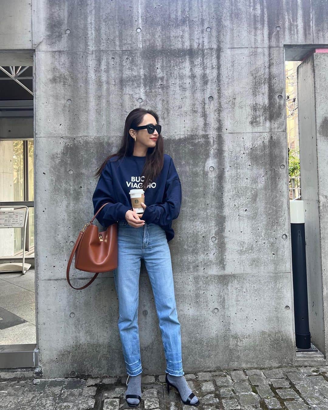 近藤千尋のインスタグラム：「眠い、、、 携帯持ったまま寝落ちしちゃいそうだから 急いで更新🥹🤍笑  今日も楽しいみんなで撮影して ちゃんと私服も撮ったし！笑 コメントで教えて頂いた、 スタバカスタムも美味しかったし 良き1日でした💗😍  明日は朝ラヴィット😚💗 太田夫婦の新コーナーもあります🥹 素敵なゲストの皆様もきまっす！！」