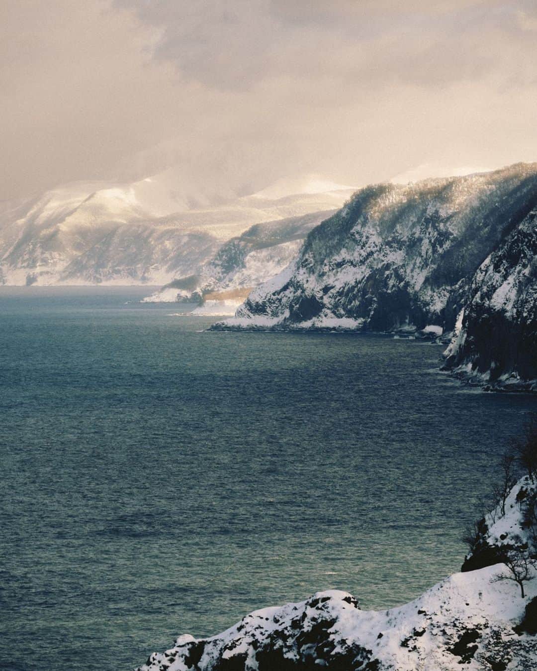 _msy_tのインスタグラム：「Snowy mountain ranges.」