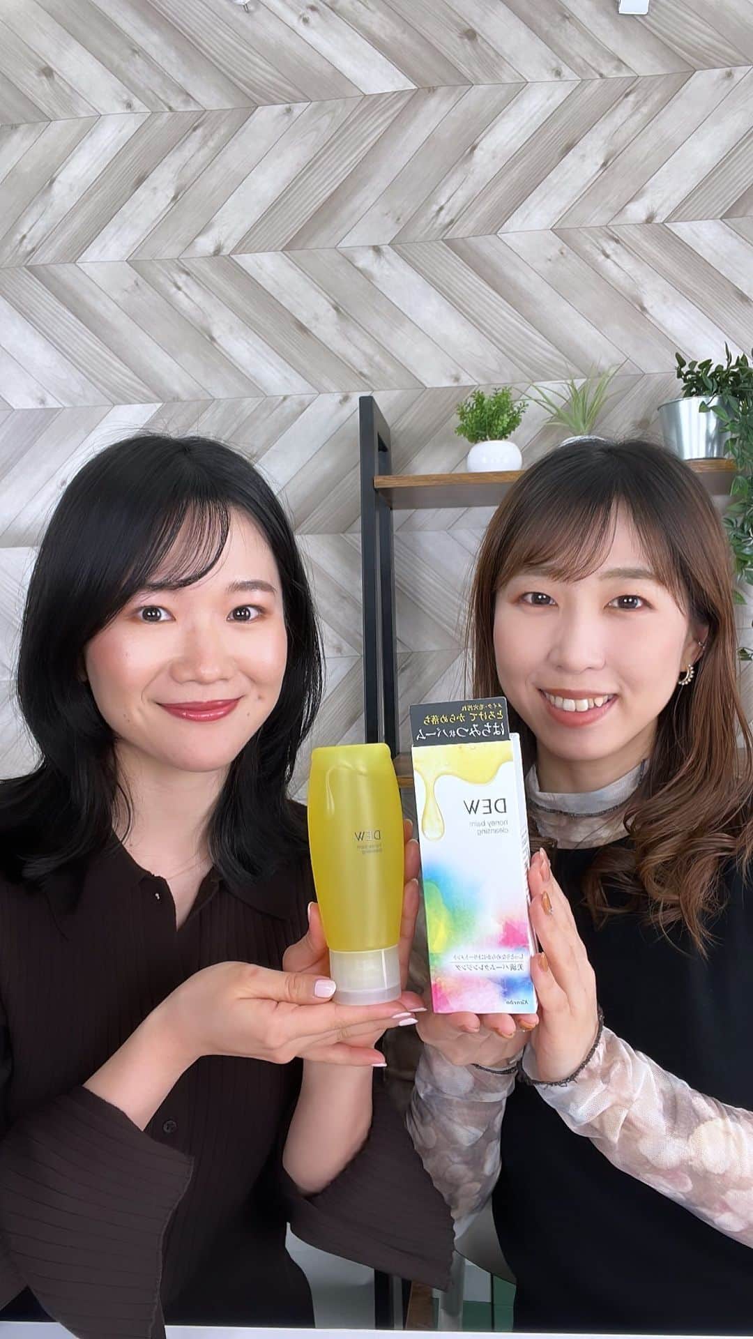 デュウ／DEW officialのインスタグラム：「ご視聴した方のコメントもお待ちしております😌  2月25日発売 ハニーバームクレンジング 180g」