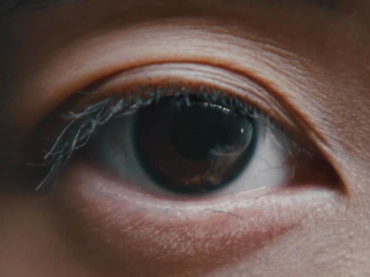 ハンナ・チャンのインスタグラム：「Video for @louisvuitton #LVxYayoiKusama featuring @onchiii ☆  Thank you so much for having me  & BIG THANKS to everyone 🖤  Director & Editor @hannachanx Production @adhocsolns @troublegirlmkii DOP @dereksiu_  Camera Assistant @yukio1234567 Gaffer @carterykwong Lighting Assistant @rwolf_lam Stylist @troublegirlmkii Styling Assistant @blakexx_ Make-up @heisanhung Hair @leungpakting Set Design @ipyi Set Design Assistant @takuro_hama_cheung Production Assistant @sample.mp3 Colourist @fmlik_ Online Artist @cynthiamok Music @takuro_hama_cheung」