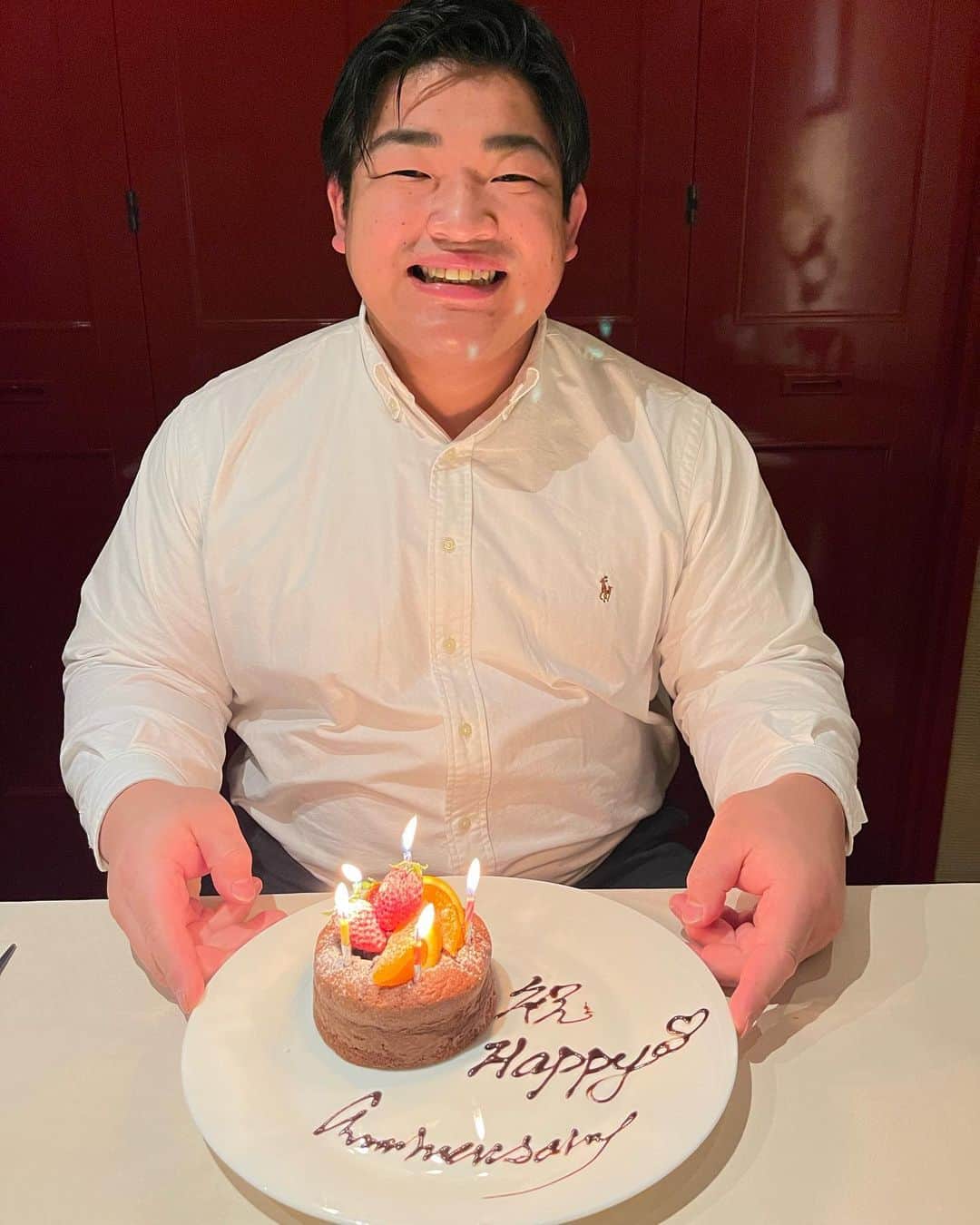 王子谷剛志のインスタグラム：「本日は結婚記念日🍖 記念日の際に利用させて頂いているフレンチのお店でディナーをしました🍽 妻に感謝の気持ちを持ちながら、これからも楽しく過ごしていきます。 #結婚記念日ディナー #感謝」