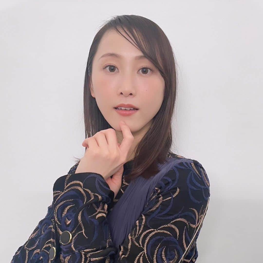 松井玲奈のインスタグラム：「【マンガトークバラエティ「#ウチコマ」】 本日22:00~ DMM TVスペシャル「ウチコマ」10コマ目を配信に出演しています！ 視聴は以下のリンクか、ストーリーズからご覧いただけます。 https://tv.dmm.com/vod/?id=special   過去の配信は期間限定でDMM TVにて無料配信中！ https://tv.dmm.com/vod/」