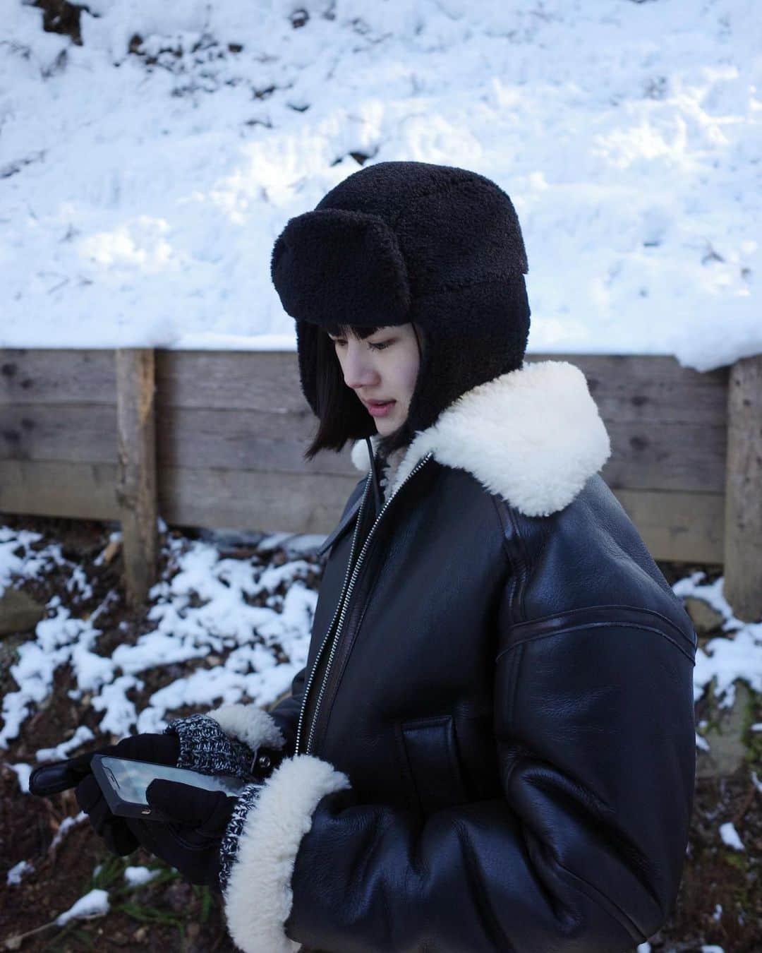 新井貴子のインスタグラム：「🌿☃️🪵🐛🌈  大自然の中に身を置くことで、余計な思考がリセットされて自分にとって必要なものがわかってくる気がする。 そしてまた、自分は自然に生かされているんだなと改めて感じました。  呼吸は大事🥱☺️🍃」