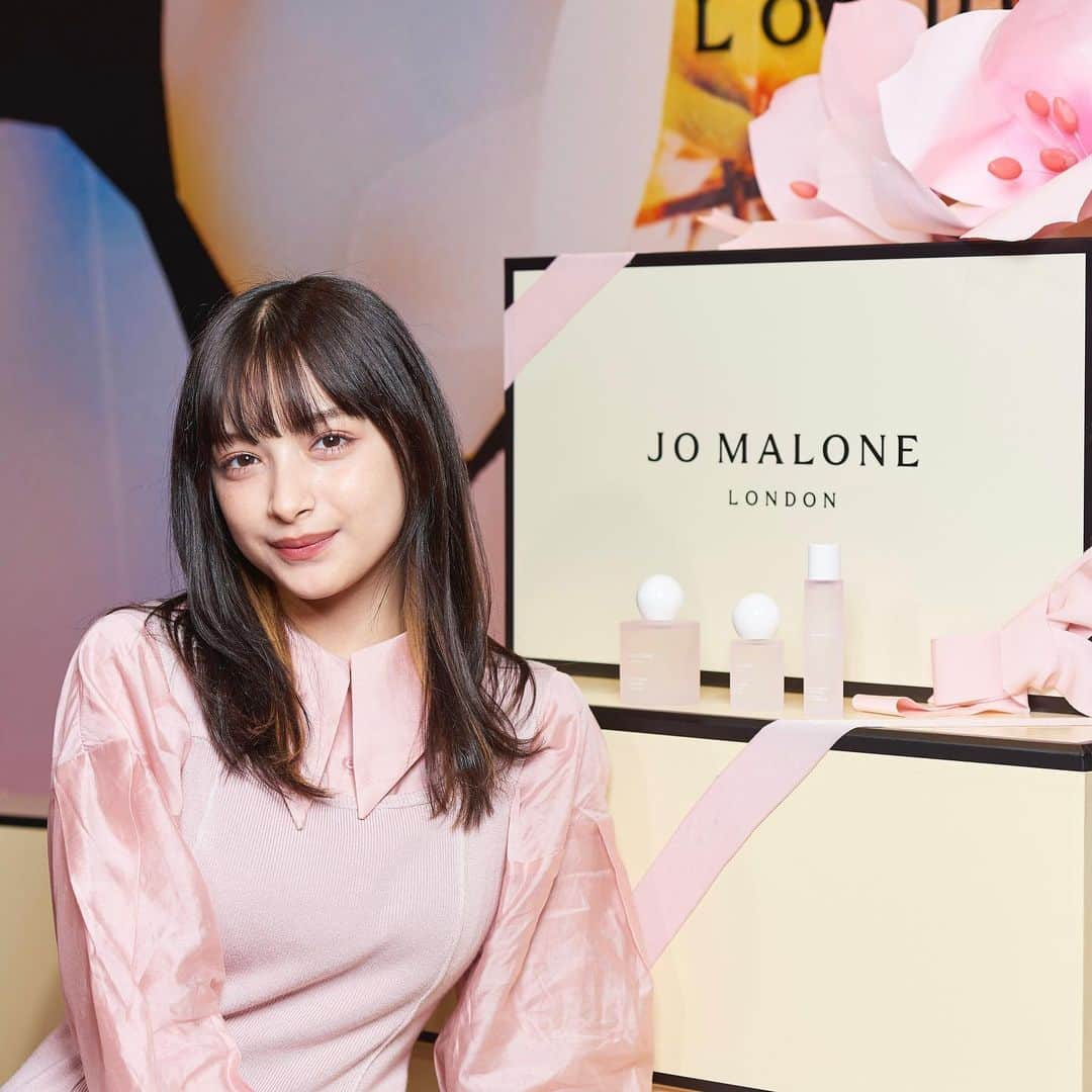 マリナのインスタグラム：「. Jo Malone London "Ohanami Celebration"のPOPUPイベントにご招待してもらったの!ᐢ. ̫.ᐢ  会場に桜がいっぱい咲いていて一足先に春を感じられたよ🌸  六本木ヒルズカフェで2/10-3/8まで開催されてるからみんなもよかったらぜひ行ってみてねᰔᩚ  ᥫᩣ  #ジョーマローンロンドン #サクラ香る春」