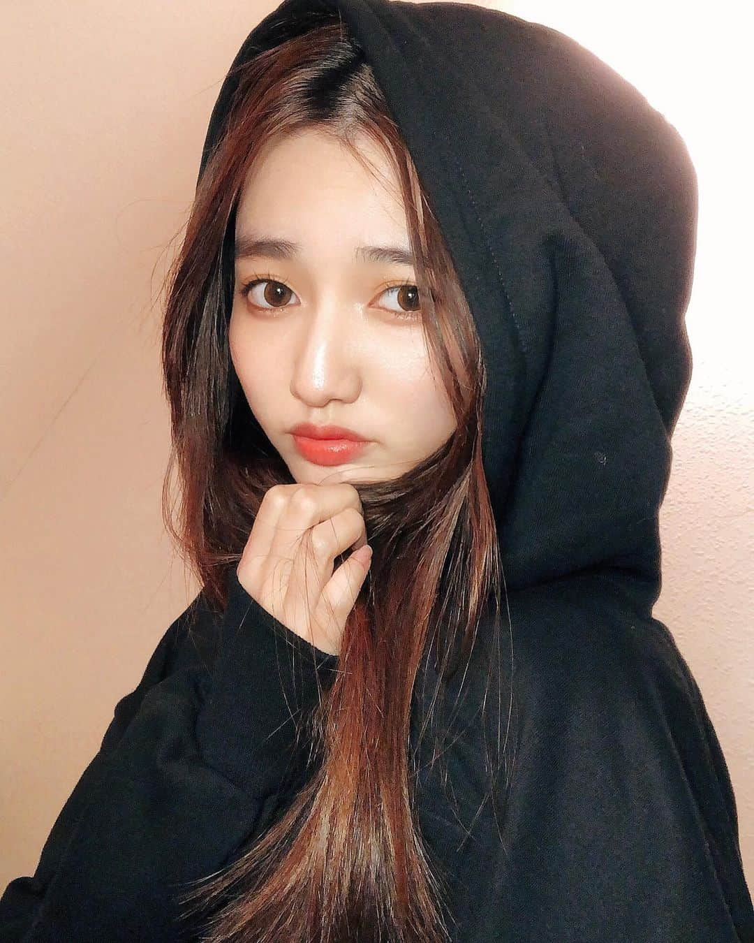 黒木麗奈のインスタグラム：「Twitterに載せたこの写真も高評価だった🥹💕  黒ずきんちゃん🖤 お団子外した後だから髪の毛ボサボサなのは許してください🥹  @egoist_official   #身長172 #股下83cm #高身長女子 #めざましテレビ⏰ #イマドキガール #レースクイーン #モデル #少しでもいいなと思ったらフォローおねがいします #少しでもいいと思ったらいいね #おすすめ #おすすめに載りたい」