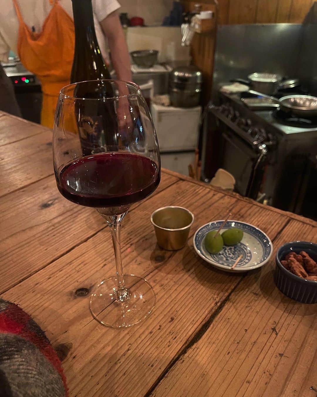 小嶋梨奈のインスタグラム：「夜は食事制限強化中なのだけど きょう、大好きなお店で 大好きな府中焼きと再会♡嬉 そしてハシゴでトマトとモッツァレラパスタ。 完璧に締まった。🤝🍝」