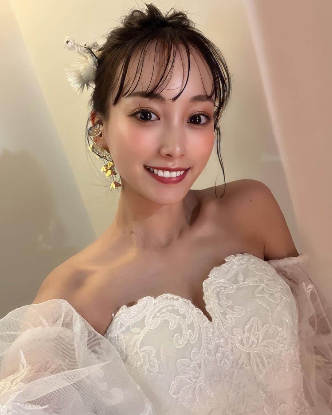 岡島彩花のインスタグラム：「・  今日から4日間広島出張🛫💕  そして気付けば後少しでフォロワーさん9万人！ 嬉しい🥰💭是非フォローお待ちしてます💌」