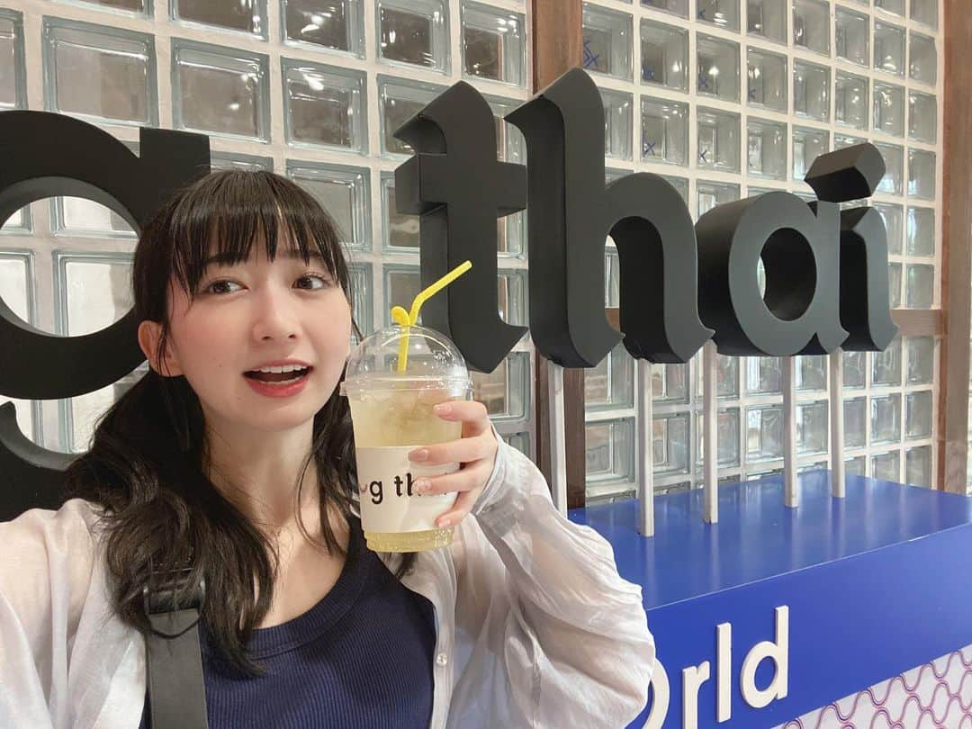 春乃きいなのインスタグラム：「#🇹🇭   タイに行って、 好きな食べ物にパッションフルーツが加わりました🥰  パッションフルーツらぶ🫶🏻  #thailand #ขอบคุณค่ะ #셀카 #셀스타그램 #좋아요 #01 #01line #idol #dailylook #タイ #パッションフルーツ #スムージー」