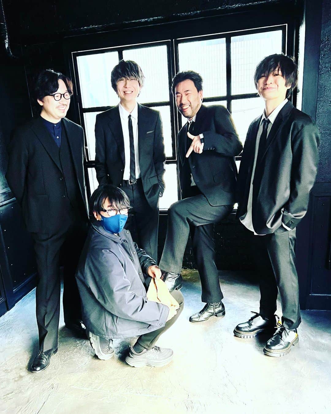 鹿野淳のインスタグラム：「先週のMUSICAインタビュー巡業。 時にインタビューとは、お相手を輝かせるべく磨くものかと。 indigo la Endの4人と去年の武道館ワンマン以降ずっとお話をしたい！とプロポーズし続け、今回実りました。」