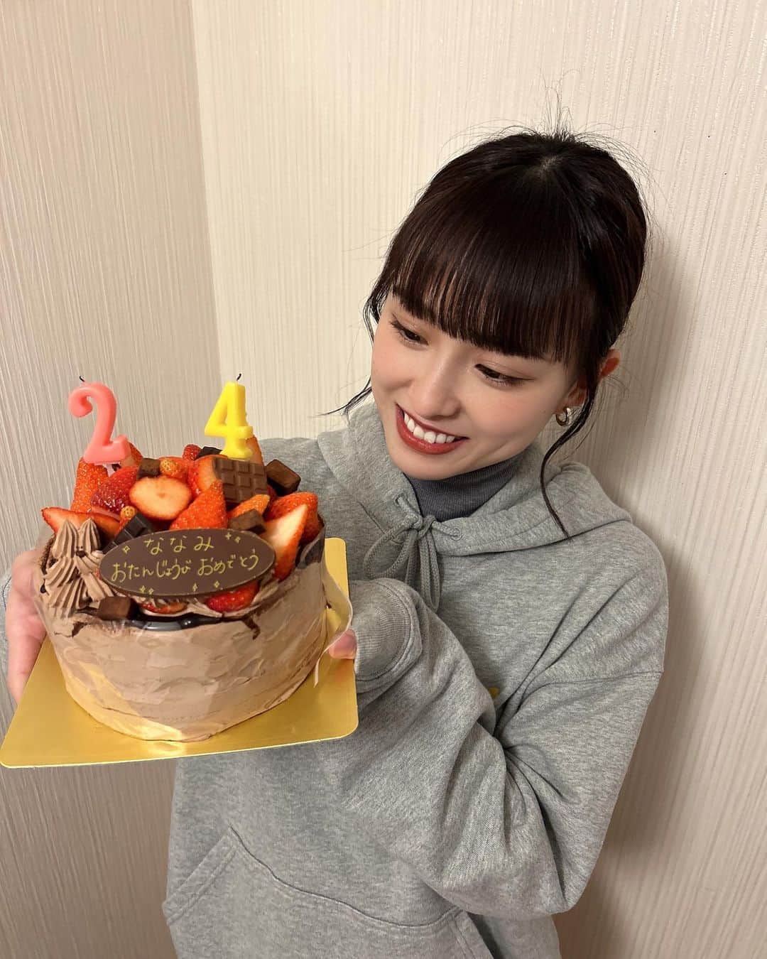 山田菜々美のインスタグラム：「. 何歳なっても ワクワクするし 楽しい日🎂🤍 .」