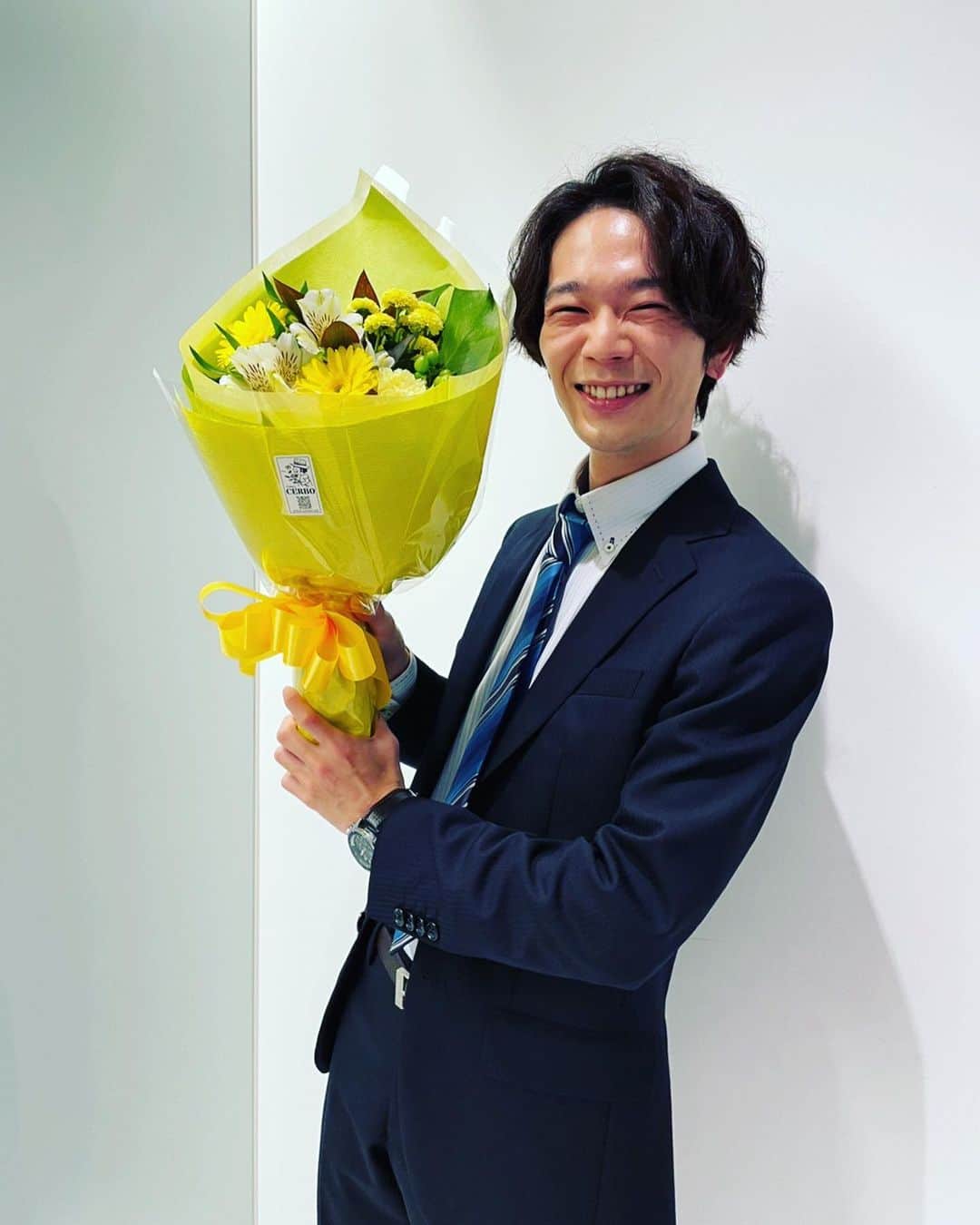 のインスタグラム：「NHK 夜ドラ 「ワタシってサバサバしてるから」  本日、いよいよ最終回！ 姉さん、お元気で！ 鈴木も人生楽しんで！  是非、ご覧ください。 ありがとうございました🫶🐟  #nhk #夜ドラ #ワタシってサバサバしてるから  #ワタサバ #鈴木雄太 #すずきゆうた #岩井拳士朗」