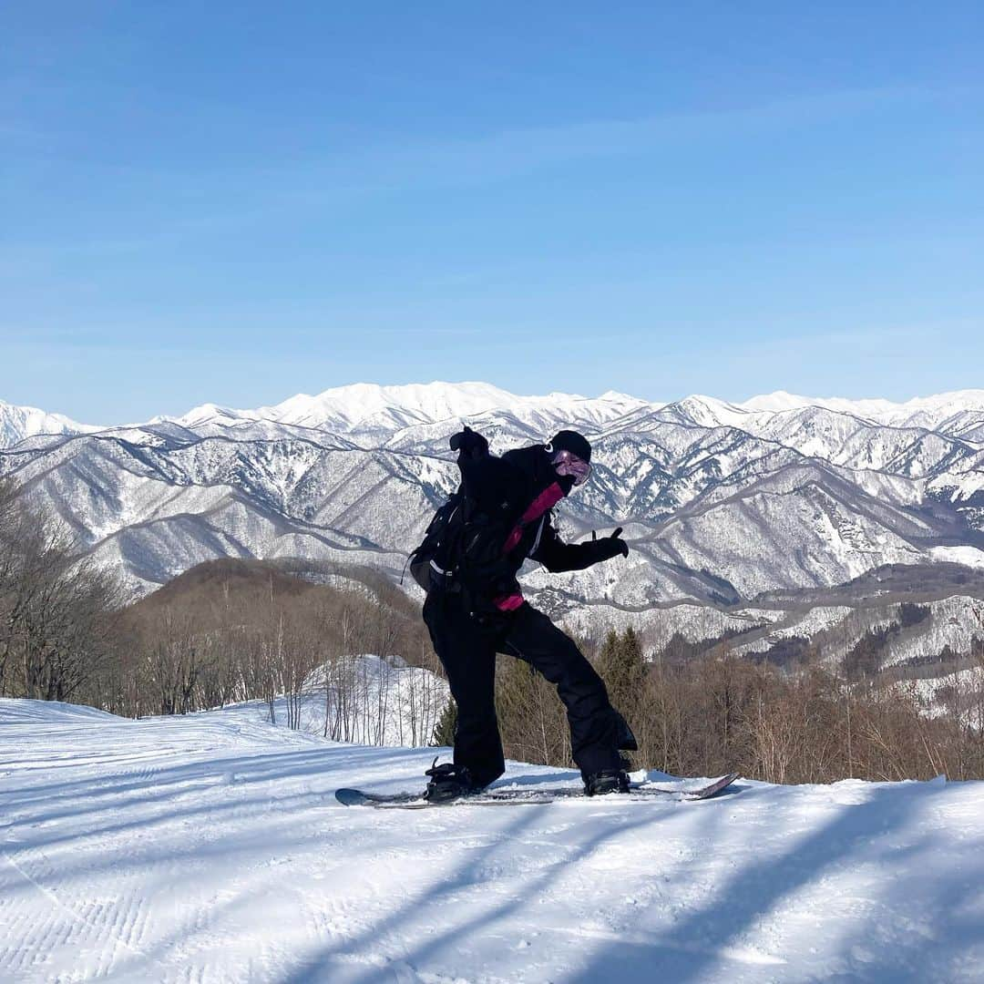 君嶋麻耶のインスタグラム：「⚡️⚡️⚡️  #snowboard #snowboarding  #mountainofmoods #manofmoods #mofm #snow  #スノーボード #雪」