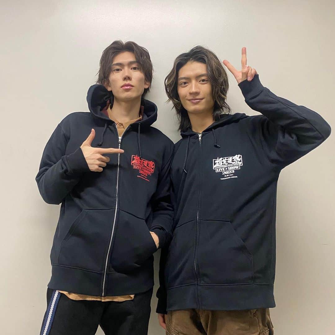 樋口晃平のインスタグラム：「超英雄祭にてもっくんと👏🏻  （よく会うので全然久しぶり感がないね笑）  #超英雄祭」