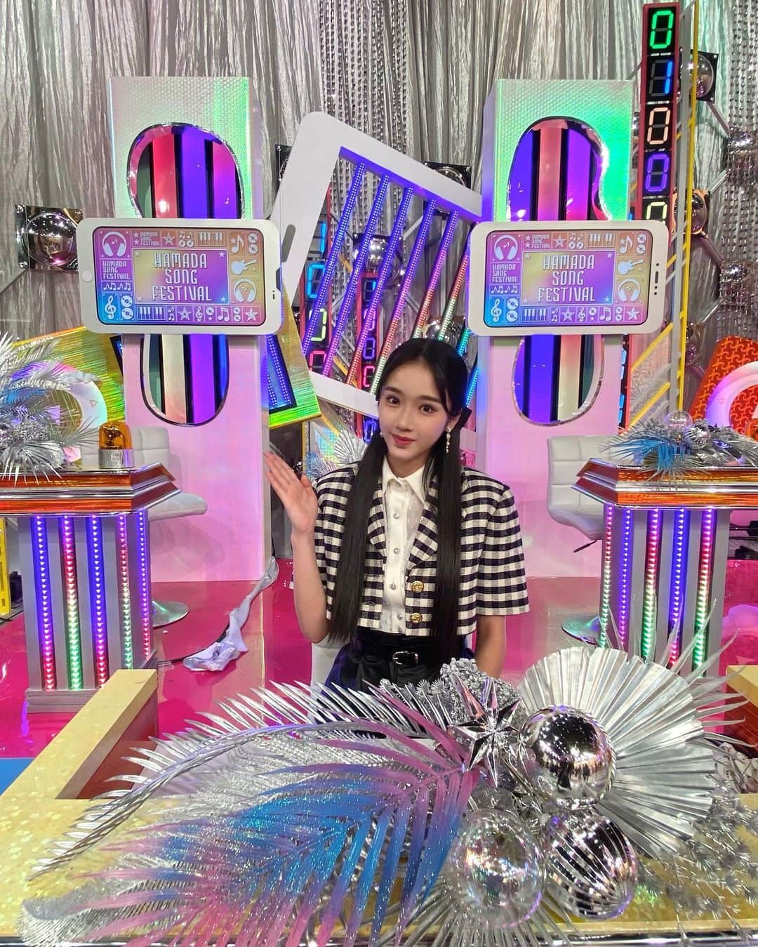 天翔天音のインスタグラム：「📺  明日！2/10(金)夜19時〜放送  TBS『オオカミ少年・ハマダ歌謡祭2時間SP』 に出演致します！🎤✨  昭和・平成・令和の有名曲&ヒット曲のクイズに挑戦をして頑張って来ました🌷  あの大ヒット曲を歌唱したり、、！  最高に楽しかったです❕ 是非ご覧下さい♡  #ハマダ歌謡祭 #TBS #オオカミ少年 #テレビ #tv #地上波 #浜田雅功 さん　#天翔天音 #05 ##ootd #sjk #歌 #teen #jk2 #fashion」