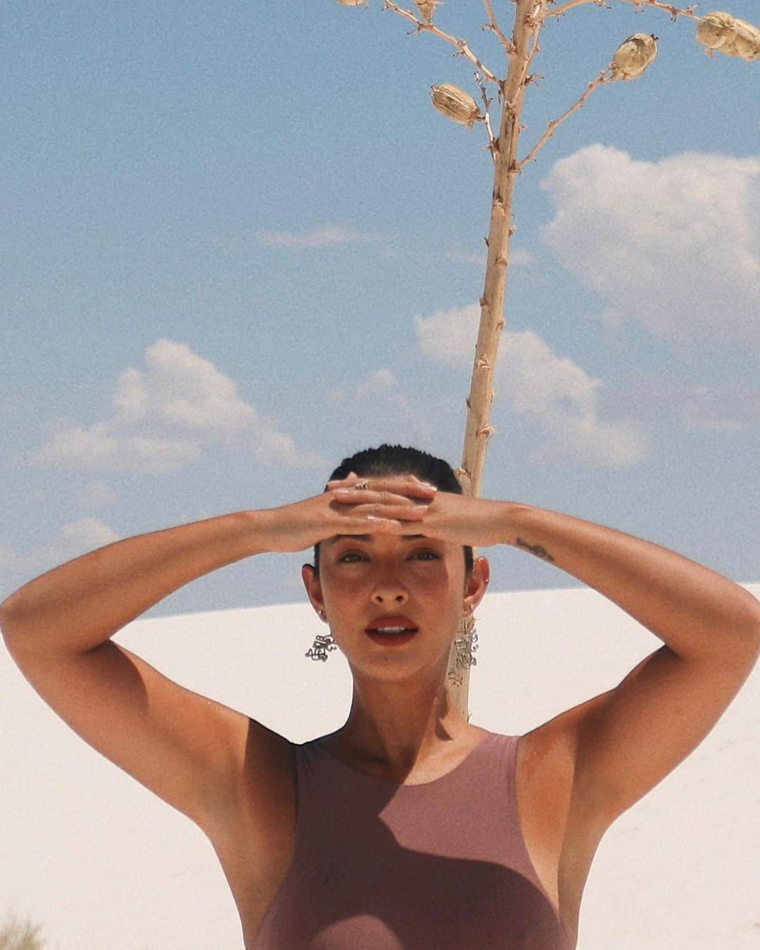 ジョーディン・テイラーのインスタグラム：「This is your sign to hop in the car with your gfs and roadtrip through the Southwest. 🌵   Load yourself up on breakfast burritos, hike through Sedona with a joint, shout “I’m king of the world” from the top of the Grand Canyon, get naked in White Sands National Park. Laugh, cry, document all of it. Regret only the two buck chuck and the shady motel rooms.   “Come baAaAAaaAaack”  I love you @katieboink and @addressedbyred」