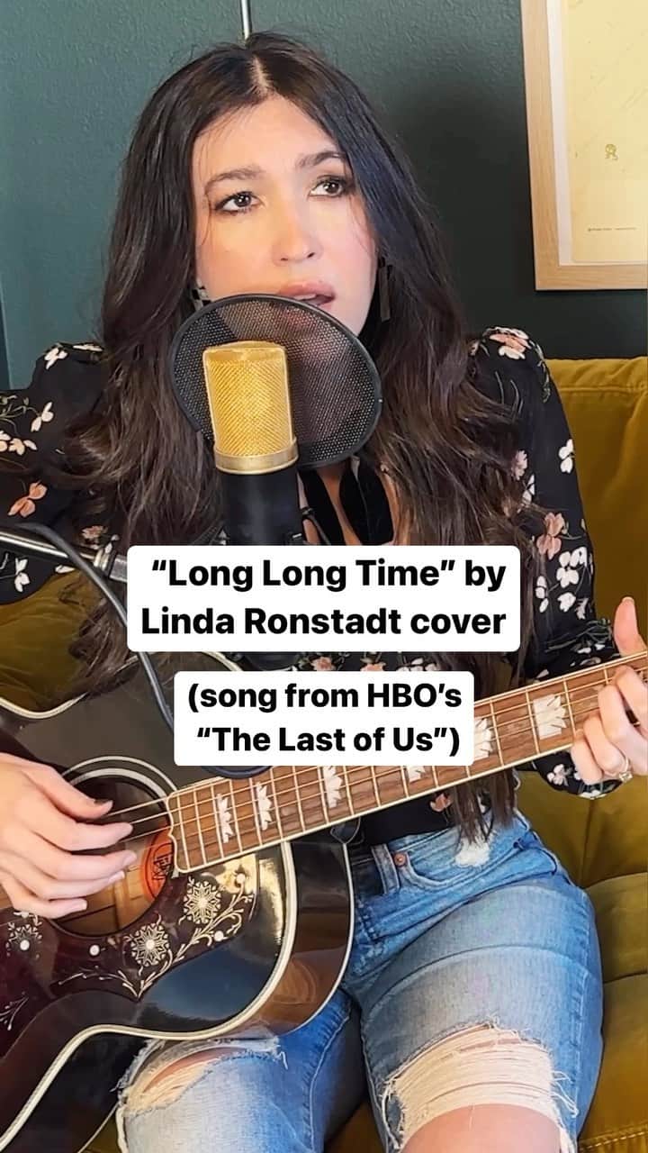 のインスタグラム：「“Long Long Time” by Linda Ronstadt cover 🎶 HBO’s @thelastofus featured this song a couple weeks ago and it’s such a beautiful classic! ➡️ Head to the link in my bio to see the full version!  #lindaronstadt #thelastofus #acousticcover #acousticcovers」