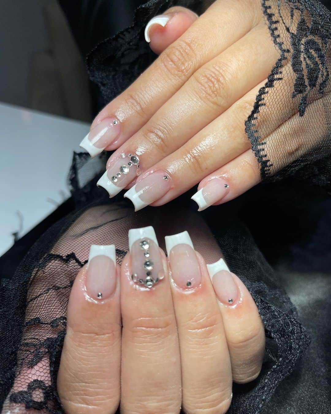 エレン・サンタナのインスタグラム：「Unhas perfeitas 💕Meninas  entrem no Instagram @studiodanybasaglia e confiram o trabalho lindo e impecável ✨💅😍 @studiodanybasaglia  Apaixonada demais ❤️Agende seu horário 😉」