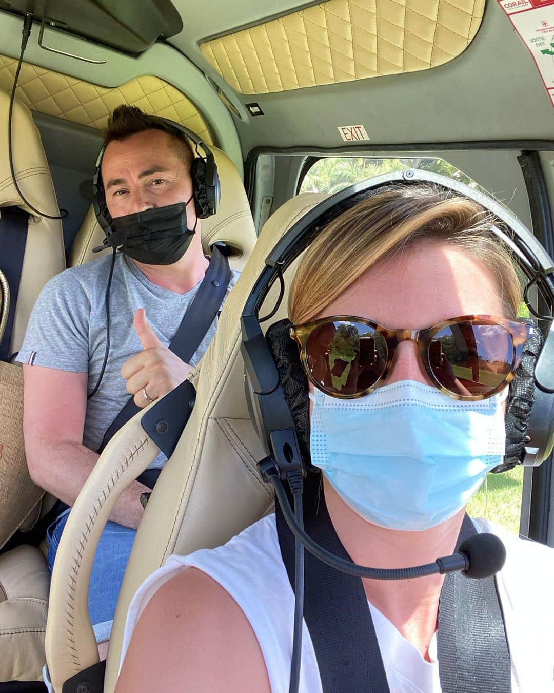 ミカエル・ミシェルのインスタグラム：「One year ago 🚁❤️🌴☀️」