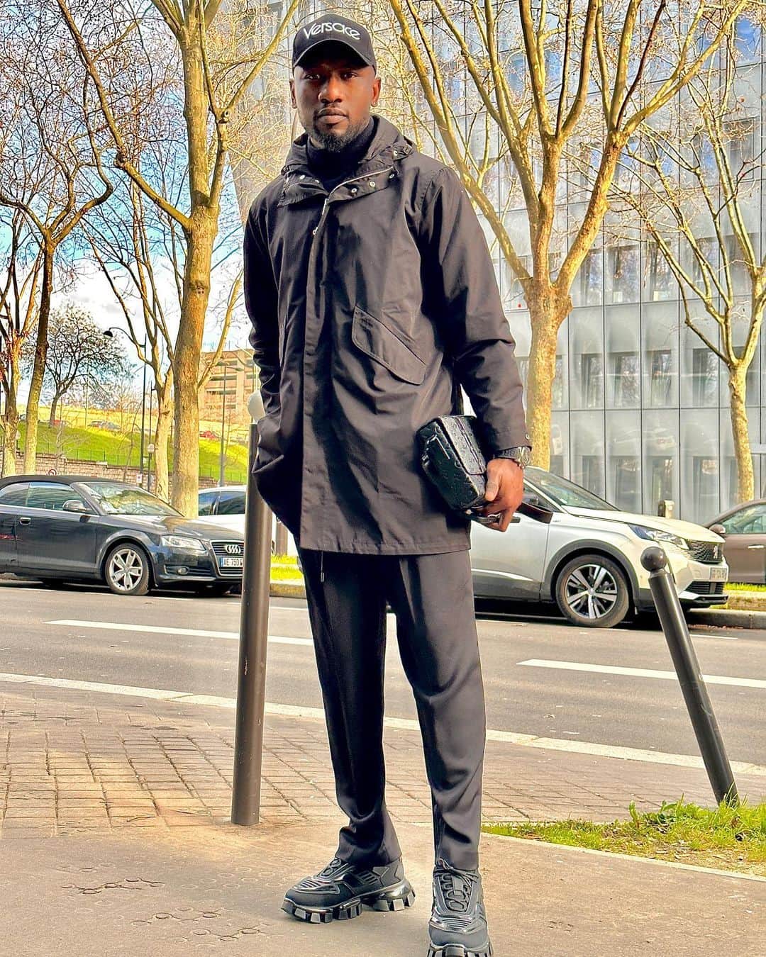ジャック・ズアのインスタグラム：「Prière travail silence 🧠🦁🙏🏾」