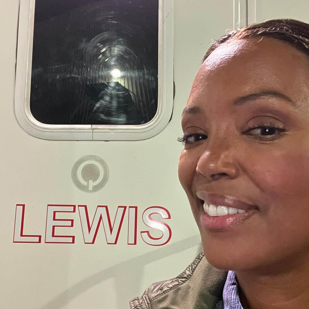 アイシャ・タイラーのインスタグラム：「✨Aisha Tyler✨ is taking over our IG today as part of our #BlackHistoryMonth celebration 😍 follow along on Stories as she  gives us an exclusive behind-the-scenes look at #CriminalMinds: Evolution!   The season finale of @criminalminds is now streaming on @paramountplus」