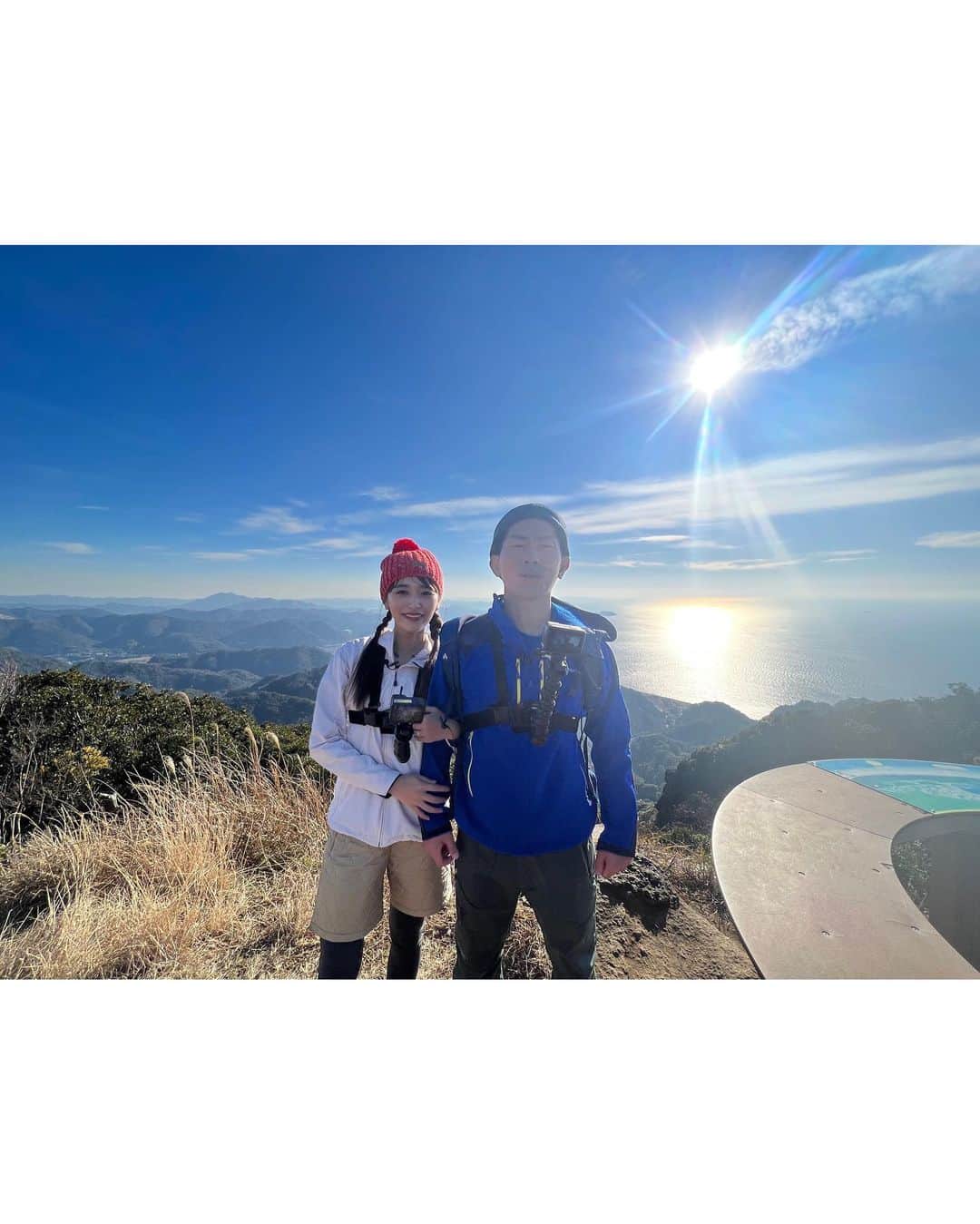 近藤千尋のインスタグラム：「おはようございます🌞  夫婦のトレッキング部💗⛰🚶‍♀️ 本日から始動です🙋🏻‍♀️📺❤️  どんどん新しい部活ができて嬉しいなぁ🥰  本日金曜日8:00からの ラヴィット、ご覧ください🥹🫶🏻」