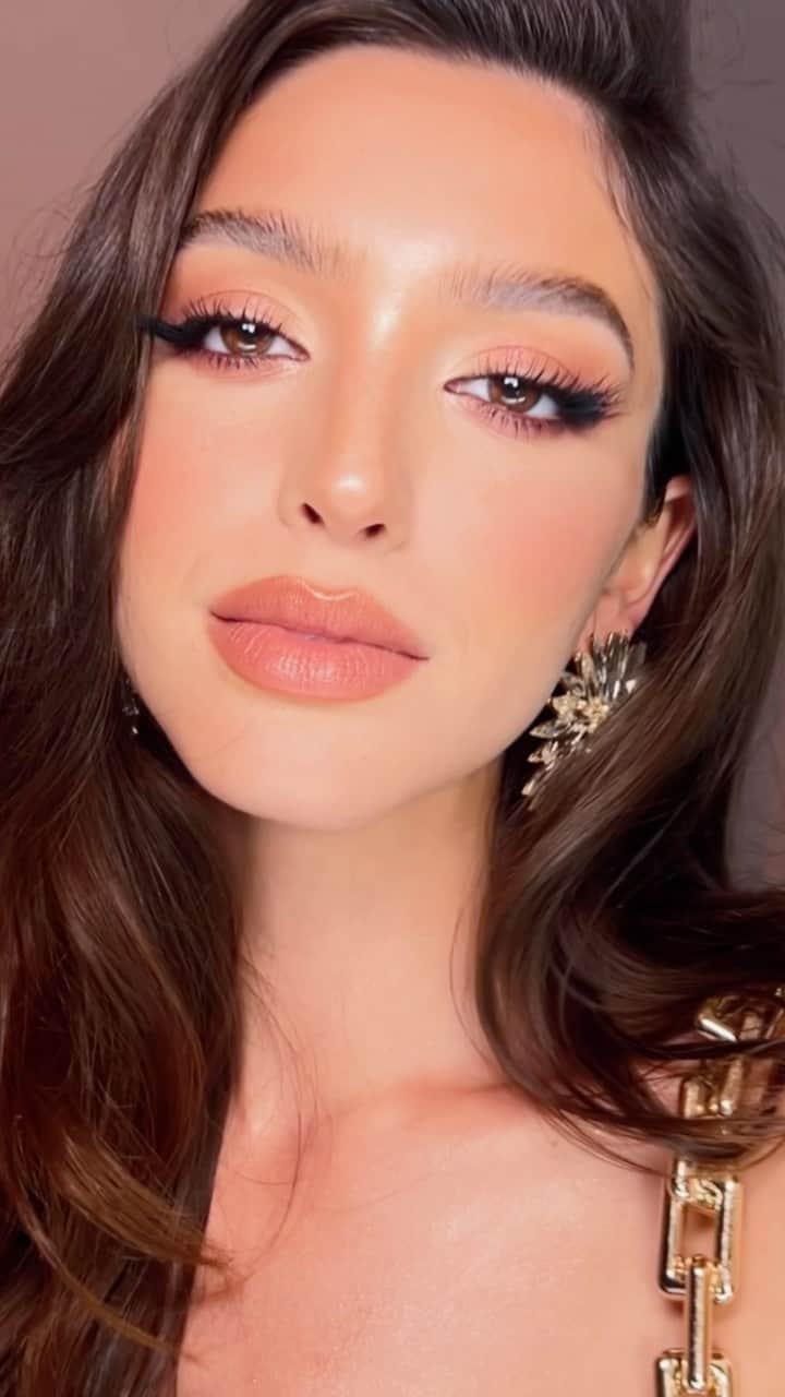 セリーヌ・ファラクのインスタグラム：「Beauty shoot done right.   Had a blast creating yesterday 💕 @mymakeupmiami  @olllyvento」