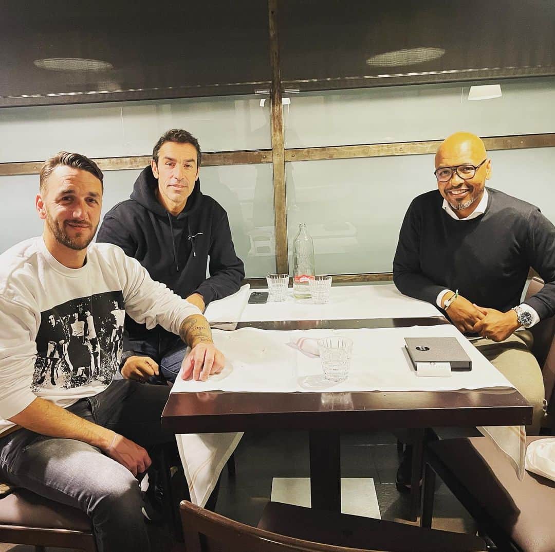 ゴンサロ・ロドリゲスのインスタグラム：「el fútbol regala grandes amigos ….」