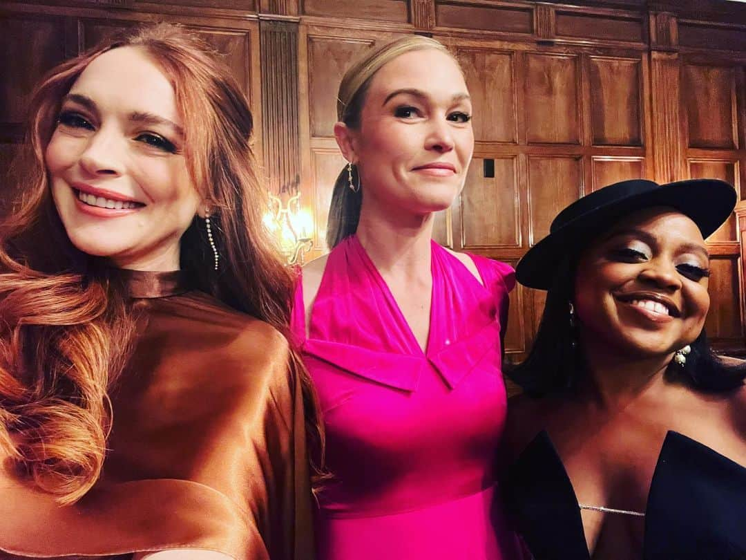 ジュリア・スタイルズさんのインスタグラム写真 - (ジュリア・スタイルズInstagram)「I got gussied up and ran into these fabulous ladies! Thank you @csiriano 👏👠⚡️」2月10日 8時20分 - missjuliastiles