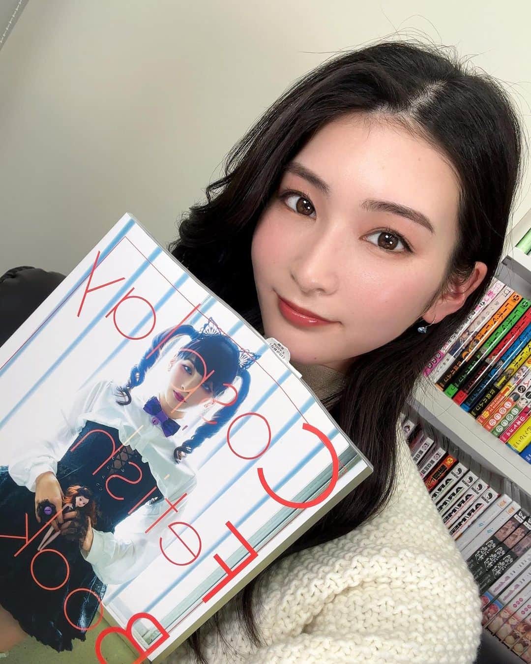 のインスタグラム：「・ ・  ⁡ インターネットサイン会 ありがとうございました！ 参加してくれたみんな、 シャバダバふじさんのおかげで ものすごく楽しかったです🦩 ⁡ ⁡ 写真集「Cosplay Fetish Book」発売中です。 メイク、衣装、細かいところまで丁寧にしていただき、 コスプレ衣装を変えるたびに モチベーションが上がって 楽しすぎて 撮影時間あっという間でした。 ⁡ ⁡ いろいろなわたしを たくさんの方に見て楽しんでいただけたら 嬉しいです🦩 ⁡ ⁡ 無事みんなの元に届きますように。 ⁡ ⁡  https://www.amazon.co.jp/dp/4823604199?ref_=cm_sw_r_apin_dp_MEJQ6TZP4WZ5DJG5QMHD  #写真集  #cosplayfetishbook」