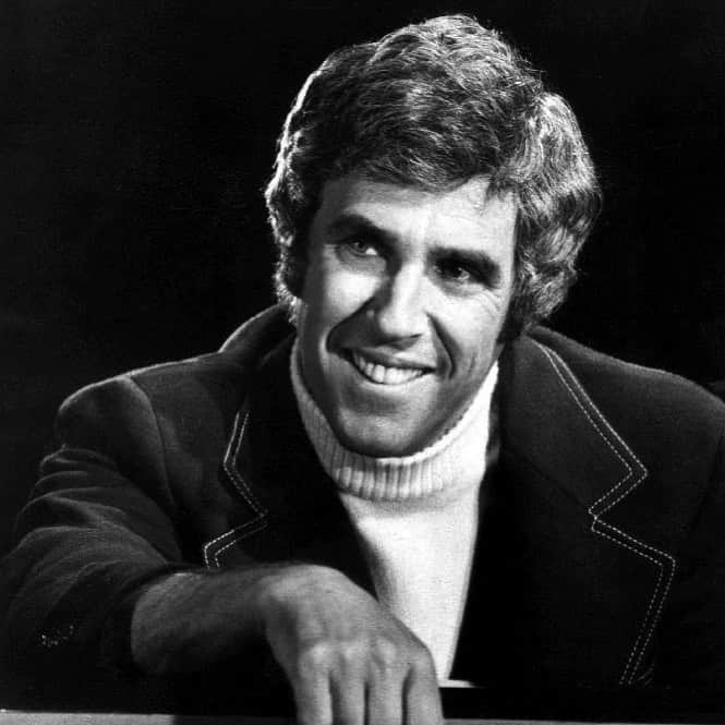 レスリー・フェラのインスタグラム：「I can’t imagine my childhood without the music of Burt Bacharach. Both my parents adored his music and passed that love on to my sister and me. To this day, I still get a hankering for Burt Bacharach Radio on Pandora — so good! His music was an integral part of the soundtrack of my childhood. 🎶 Dionne Warwick’s soaring voice singing songs like “I Say a Little Prayer,” “Anyone Who Had a Heart,” and “Do You Know the Way to San Jose” reminds me of summer days playing outside with my sister while my father worked on his car and my mother gardened. Thank you for your beautiful music, Burt! Rest In Peace! . . . #ripburtbacharach #music #musiclover #dionnewarwick #oneofthegreats #burtbacharach」